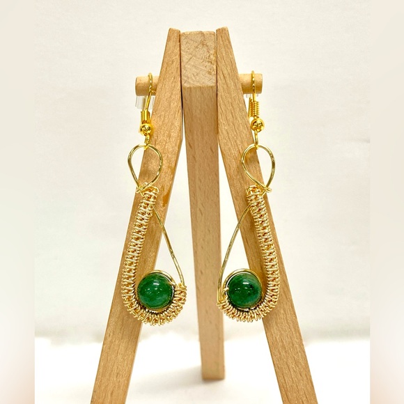 HANDMADE Green Aventurine Beads in Wrapped and Woven Frame Dangle Earrings - Picture 5 of 10